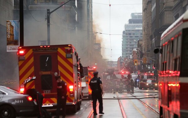Έκρηξη στο οικονομικό κέντρο του Τορόντο, πιθανόν από μετασχηματιστή
