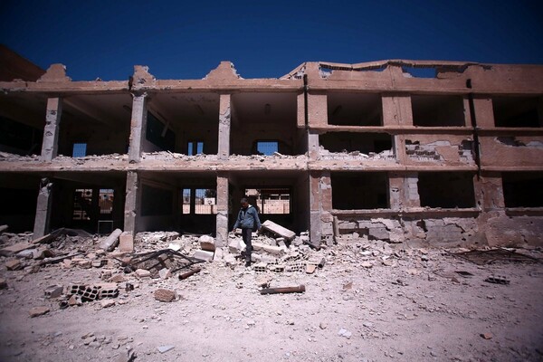 Συρία: Τουλάχιστον 39 άμαχοι νεκροί από αεροπορικούς βομβαρδισμούς στη Ντέιρ Εζόρ