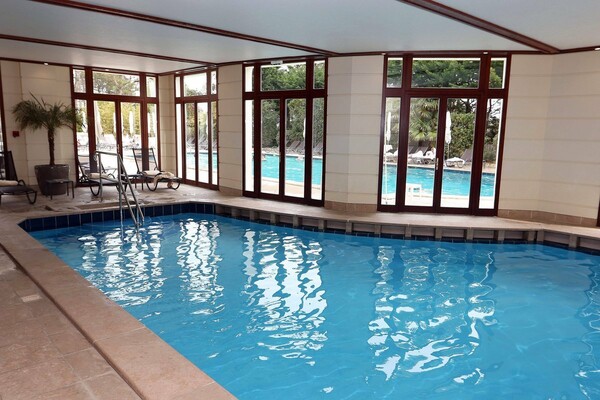 Ξενοδοχείο στην Ελβετία ζήτησε από τους «εβραίους πελάτες» να κάνουν ντους πριν μπουν στην πισίνα