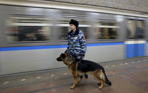 Συναγερμός στη Μόσχα: Πληροφορίες για εμπρηστικούς μηχανισμούς σε εμπορικά κέντρα και σιδηροδρομικούς σταθμούς