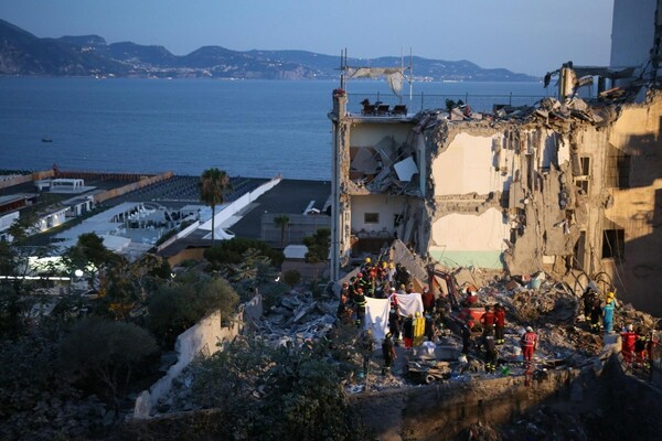 Και τρίτη σορός εντοπίστηκε στα συντρίμμια του κτιρίου που κατέρρευσε στη Νάπολη - 5 αγνοούμενοι