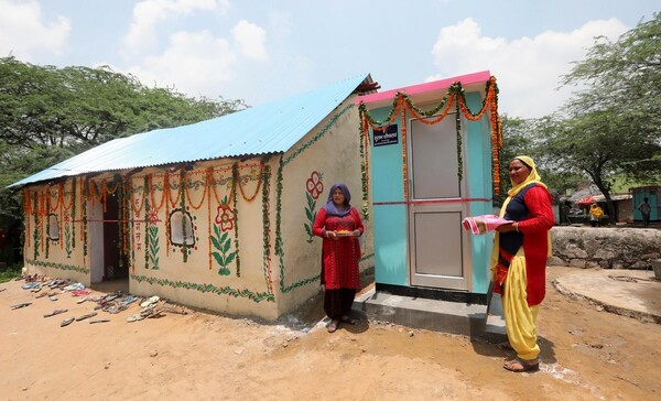 Ινδία: Δικαστήριο επέτρεψε σε γυναίκα να πάρει διαζύγιο γιατί ο σύζυγός της δεν έχτιζε τουαλέτα στο σπίτι τους