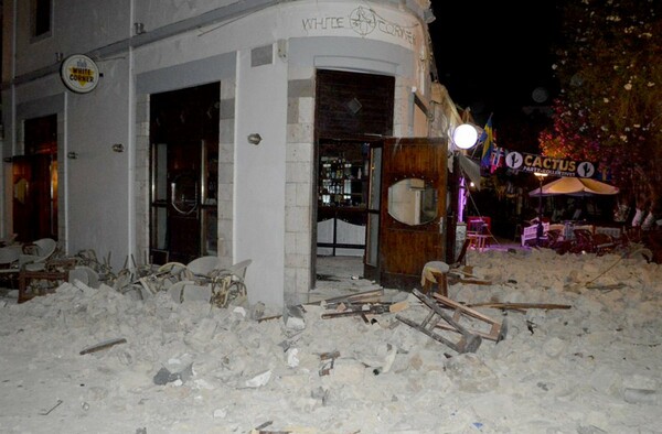 Μεταφέρθηκαν στην Κρήτη τραυματίες από τον ισχυρό σεισμό-Διασωληνωμένος ο ένας