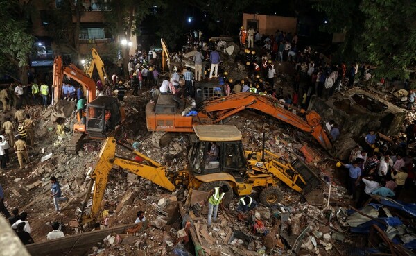 Ινδία: Τουλάχιστον 17 νεκροί από την κατάρρευση τετραώροφου κτιρίου