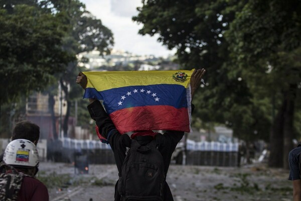 Συνεχίζεται το χάος στην Βενεζουέλα - Τους 113 έφτασαν οι νεκροί