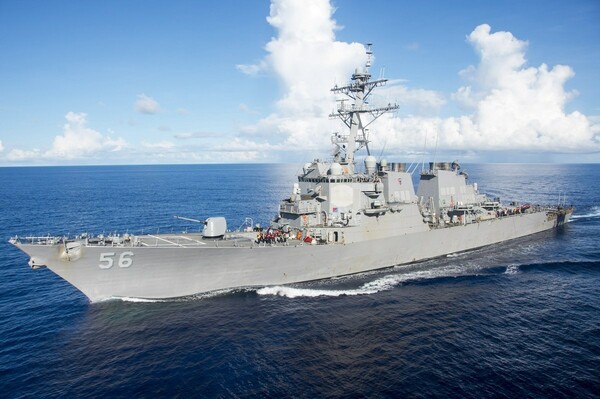 Σύγκρουση αμερικανικού αντιτορπιλικού με δεξαμενόπλοιο - 10 ναυτικοί αγνοούνται