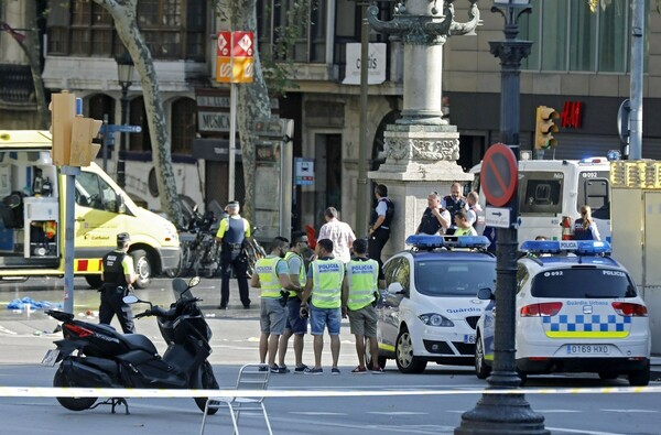 Βαρκελώνη: Νεκρός σε ανταλλαγή πυρών ο ένας από τους δράστες της επίθεσης