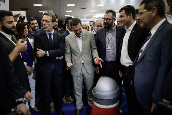 ΔΕΘ: Το ρομπότ που εντυπωσίασε τον Τσίπρα (ΒΙΝΤΕΟ)