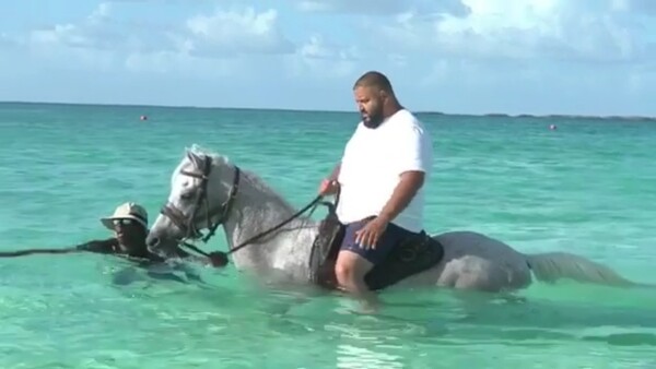 Κατηγόρησαν τον DJ Khaled πως έσπασε την πλάτη αλόγου που ίππευσε - ΒΙΝΤΕΟ