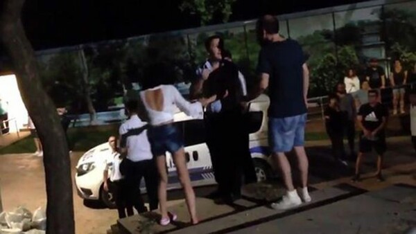 Τουρκία: πέταξαν γυναίκες έξω από πάρκο επειδή φορούσαν σορτς (video)