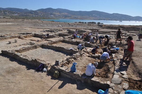 Αρχαιολογικοί «θησαυροί» και συγκρότημα κτιρίων ανακαλύφθηκαν δίπλα σε ναό του Απόλλωνα στο νησί Δεσποτικό