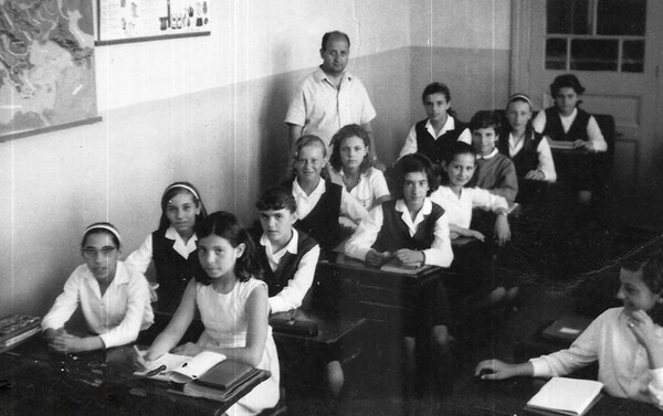 Το Κόκκινο Βιβλιαράκι των Μαθητών, που είχε αναστατώσει γονείς και εκπαιδευτικούς στα χρόνια του '70
