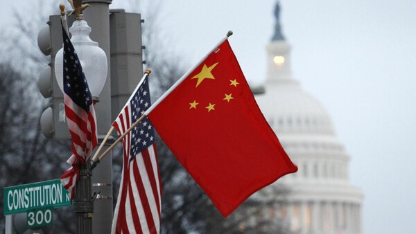 Φουντώνει η κόντρα Κίνας- ΗΠΑ: Το Πεκίνο προειδοποιεί εναντίον «εμπορικού πολέμου» με την Ουάσινγκτον