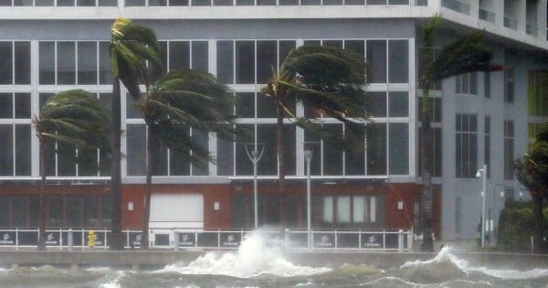 Ο κυκλώνας Νέιτ προσεγγίζει τις ΗΠΑ μετά το πέρασμά του από την Κεντρική Αμερική με τουλάχιστον 28 νεκρούς