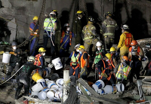 Μεξικό: Στους 319 οι νεκροί από το σεισμό