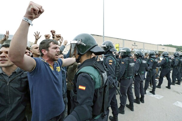 Καταλονία: Ο «πόλεμος» ξεκίνησε-Στάσεις εργασίας σήμερα, γενική απεργία αύριο