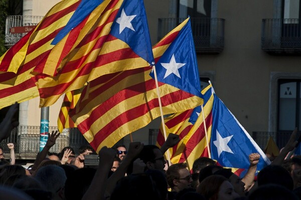 Ισπανία: Το Συνταγματικό Δικαστήριο μπλόκαρε τη «συνεδρίαση ανεξαρτησίας» της καταλανικής Βουλής