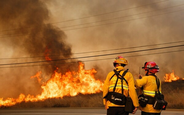 Ανεξέλεγκτες οι πυρκαγιές στην Καλιφόρνια: Στάχτη 900.000 στρέμματα και 33 νεκροί