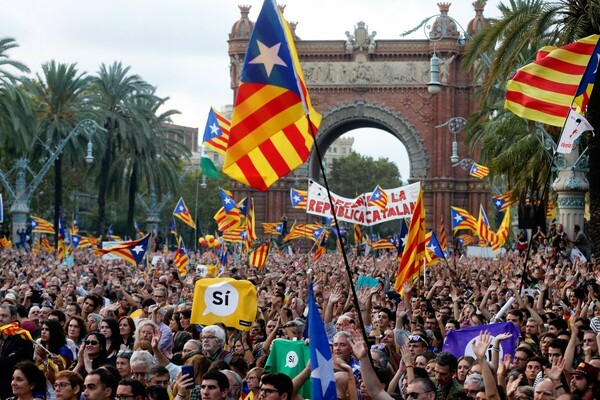 Ισπανία: Έκτακτο υπουργικό συμβούλιο υπό τον Ραχόι μετά τις εξελίξεις στην Καταλονία
