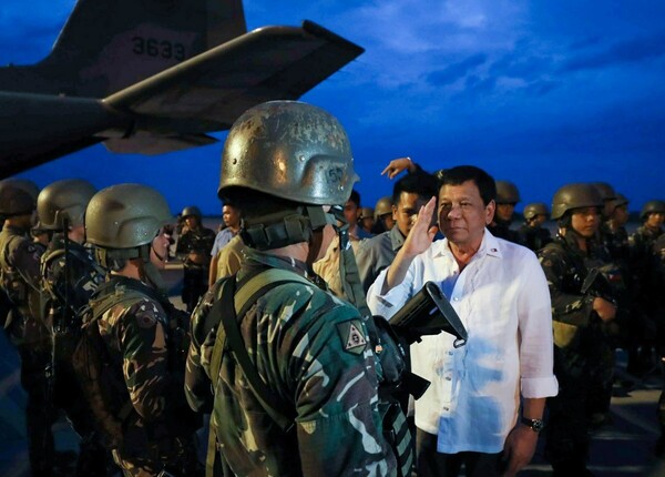 Φιλιππίνες: Ο στρατός ανακατέλαβε την πόλη Μαράουι που κατείχαν οι τζιχαντιστές