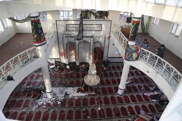 Το Ισλαμικό Κράτος ανέλαβε την ευθύνη για την επίθεση σε τέμενος στην Καμπούλ