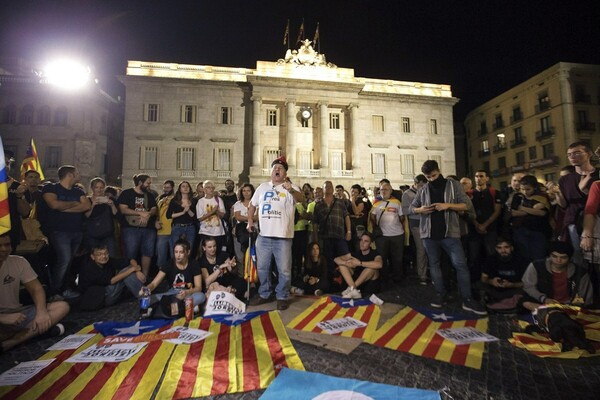 Καταλονία: Οι αυτονομιστές εξετάζουν όλα τα σενάρια - Κρίσιμη εβδομάδα