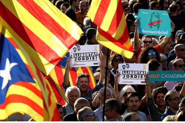 Η Μαδρίτη ελπίζει ότι οι Καταλανοί δεν θα ακολουθήσουν τις οδηγίες του Πουτζντεμόν