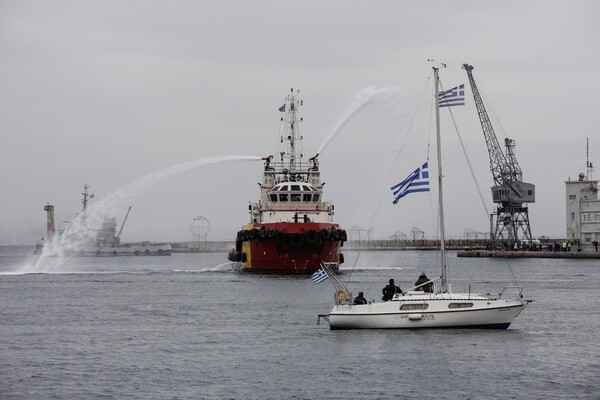 Το θωρηκτό Αβέρωφ στη Θεσσαλονίκη - Εντυπωσιακές φωτογραφίες από την άφιξη στο λιμάνι