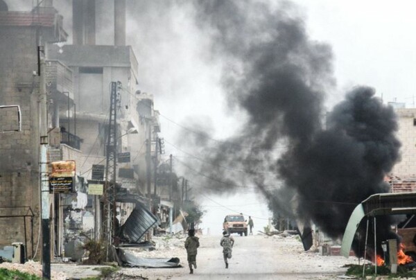 Ο διεθνής συνασπισμός κατηγορεί τη Μόσχα ότι βομβάρδισε δυνάμεις που υποστηρίζει η Ουάσιγκτον στη Συρία