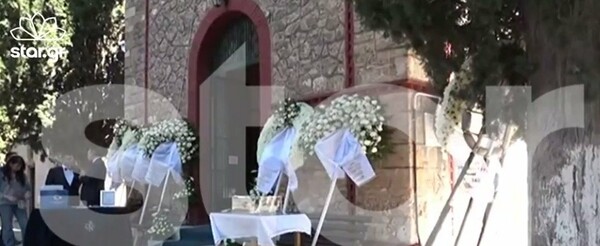 Θρήνος στη κηδεία μάνας και κόρης στο Μαρκόπουλο- Τραγική φιγούρα ο πατέρας