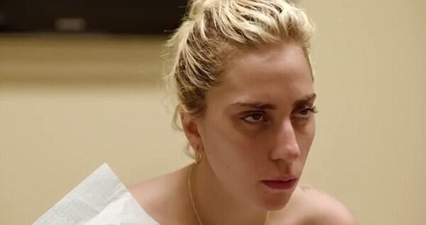 Η Lady Gaga δείχνει πώς δέχεται μια ένεση για τους πόνους της Ινομυαλγίας στο πολυσυζητημένο ντοκιμαντέρ για τη ζωή της