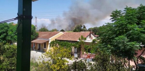 Φωτιά στην Κέρκυρα: Έτοιμοι να εκκενώσουν τα σπίτια τους οι κάτοικοι στο Παλαιοχώρι