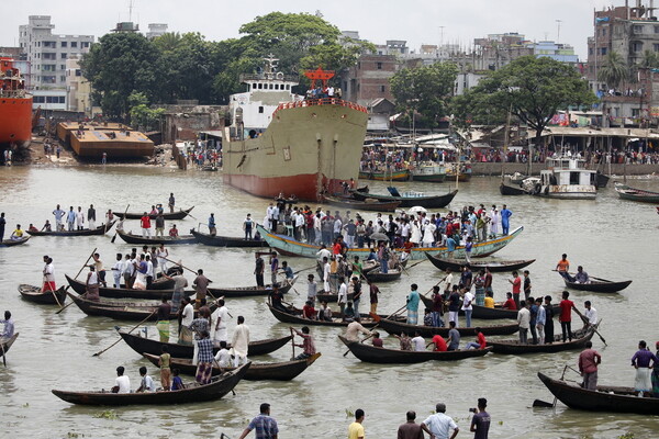 Μπανγκλαντές: Ναυάγιο πλοίου μετά από σύγκρουση - Τουλάχιστον 30 νεκροί