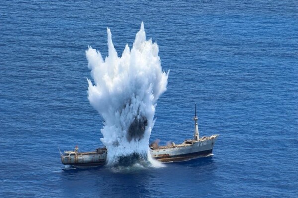 Πολεμικό Ναυτικό: Βύθισαν πλοίο με τορπίλη υποβρυχίου - Βίντεο από την άσκηση
