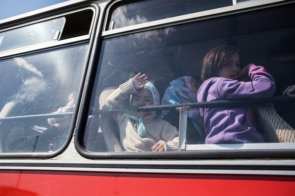 Το δικαστήριο της Καβάλας απαγόρευσε στα λεωφορεία του ΚΤΕΛ να μεταφέρουν πρόσφυγες