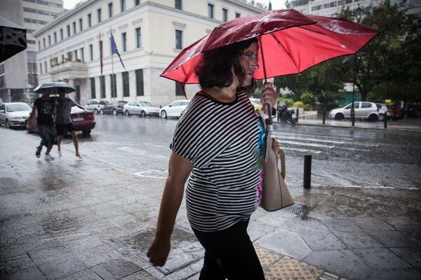 Προβλήματα από την έντονη βροχόπτωση στην Αθήνα