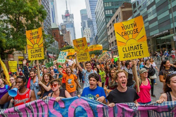 300.000 νεοϋορκέζοι στο δρόμο για το κλίμα και τον πλανήτη