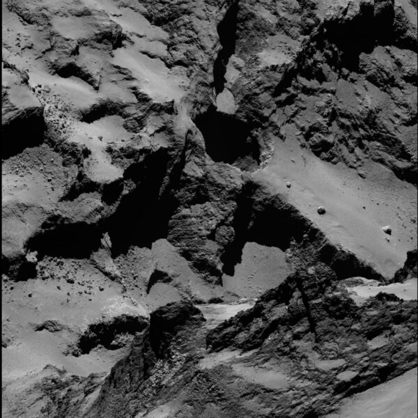 Ο κομήτης της «Ροζέτα» είναι γεμάτος τεράστιες βαθιές τρύπες