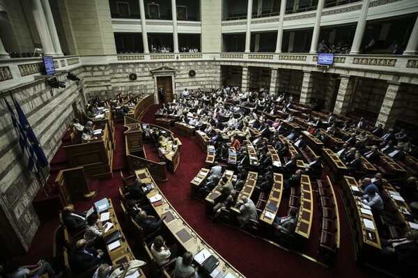 Αποχή ΣΥΡΙΖΑ από την Ολομέλεια της Βουλής για τις γερμανικές οφειλές και το χρέος