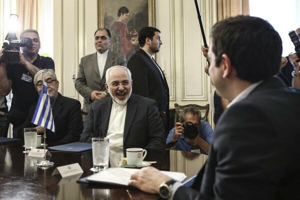 Ανάπτυξη διμερών σχέσεων και ενεργειακά στο τραπέζι της συνάντησης Τσιπρα με τον ιρανό υπουργό Εξωτερικών