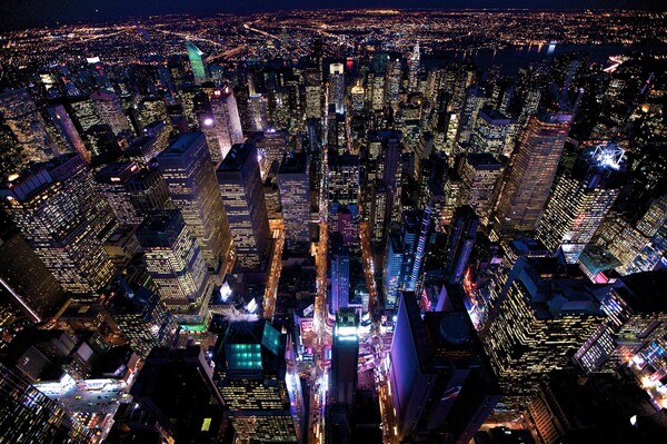 Οι ουρανοξύστες της Νέας Υόρκης σβήνουν τα φώτα τους για τα μεταναστευτικά πουλιά