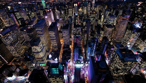 Οι ουρανοξύστες της Νέας Υόρκης σβήνουν τα φώτα τους για τα μεταναστευτικά πουλιά
