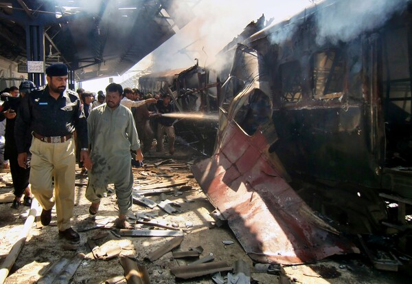 23 νεκροί σε έκρηξη σε αγορά κοντά στο Ισλαμαμπάντ