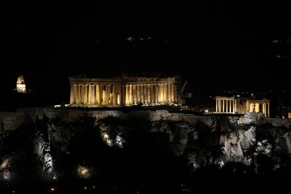 Η «Ωρα της Γης» στην Αθήνα και μεγάλες πόλεις του κόσμου