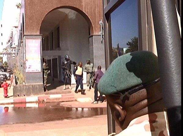 27 τα θύματα της ομηρείας στο ξενοδοχείο του Μάλι