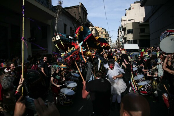 To αυθεντικό Καρναβάλι του Μεταξουργείου ήταν και φέτος το καλύτερο κυριακάτικο street party
