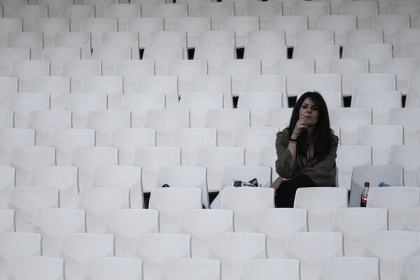 Η ΑΕΚ στον θρόνο με 2-1 επί του Ολυμπιακού - σε ένα άδειο ΟΑΚΑ