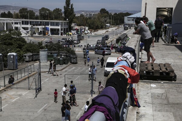 Σοβαρά επεισόδια στο Ελληνικό - Ένας πρόσφυγας νεκρός και τραυματίες