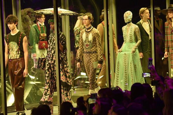 Το σόου του Gucci στο Μιλάνο - Τα highlights της επίδειξης και οι διάσημοι καλεσμένοι