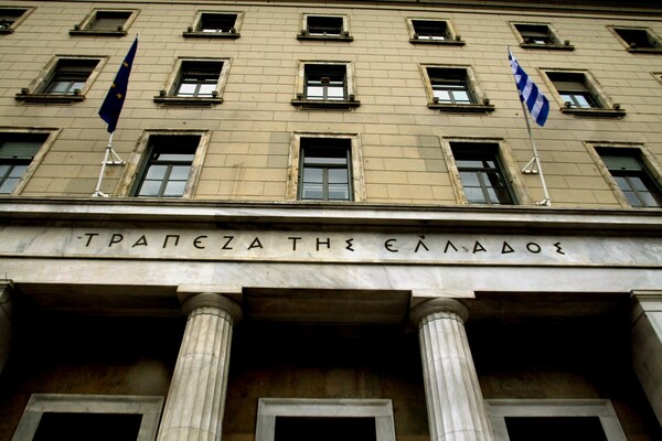 Η Τράπεζα της Ελλάδος διαψεύδει τα περί παράκαμψης των capital controls και μεταφορές εκατομμυρίων ευρώ στο εξωτερικό